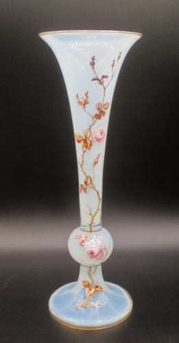 Antiquités - Opaline vases, mid-19th century