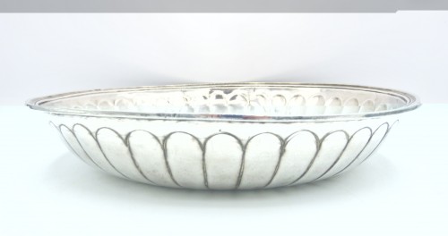 Pair of 18th-century silver bowls - 