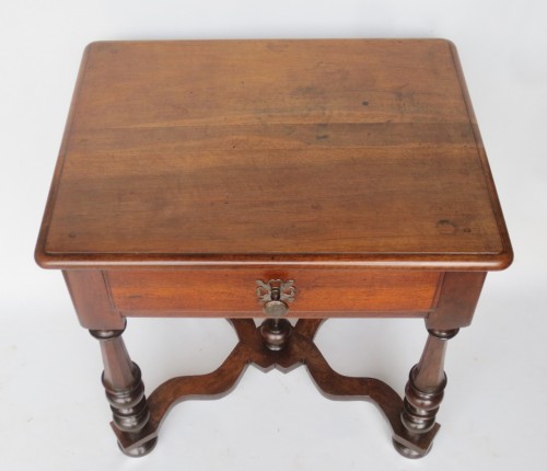 Mobilier Table & Guéridon - Table en noyer Louis XIII