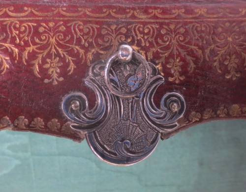  - Maroquin du XVIIIe siècle en cuir rouge