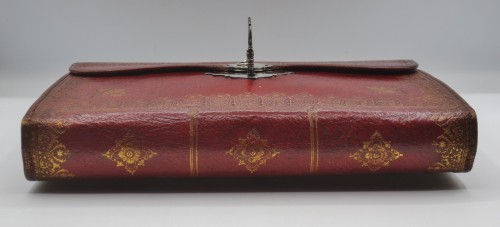 Maroquin doré au fer, serrure en argent, XVIIIe siècle - Anne Besnard