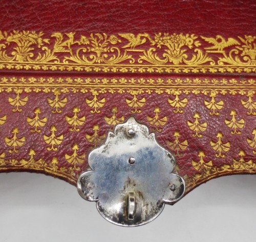 Antiquités - Maroquin doré au fer, serrure en argent, XVIIIe siècle