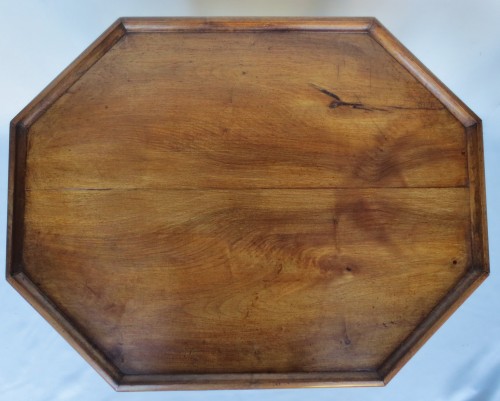 Antiquités - Table Suisse, XVIIIe siècle
