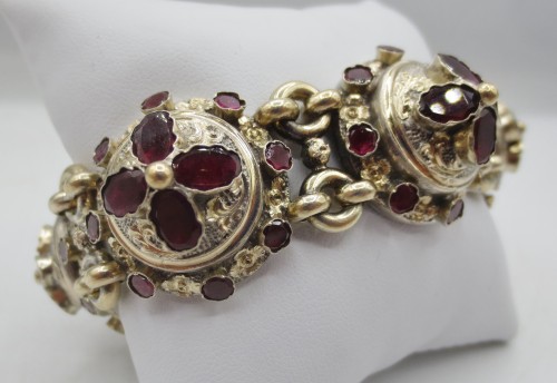 XIXe siècle - Bracelet en argent serti de grenats, XIXe siècle