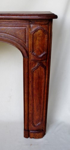 Matériaux & Architecture Cheminées - Cheminée galbée en Chêne Louis XV, XVIIIe siècle