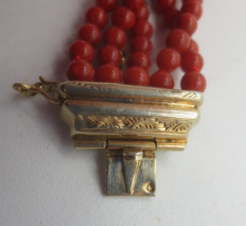 Antiquités - Bracelet en corail et vermeil, XIXe siècle