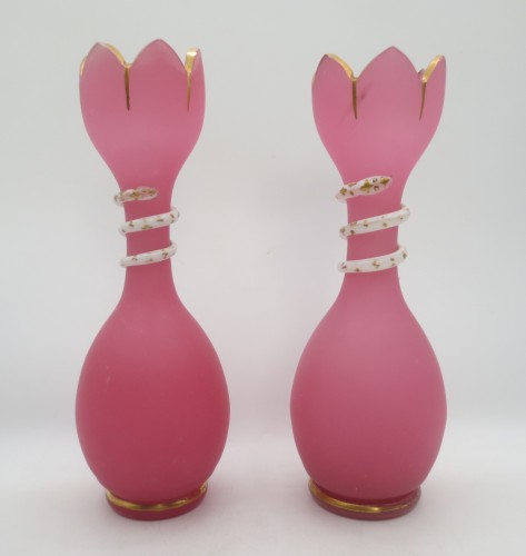 Paire de vases en opaline gorge de pigeon, XIXe siècle. - Verrerie, Cristallerie Style Louis-Philippe