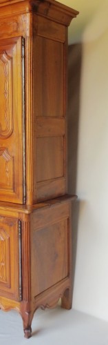 Buffet deux corps en noyer, deuxième moitié du XVIIIe siècle - Mobilier Style 