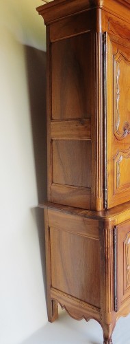 XVIIIe siècle - Buffet deux corps en noyer, deuxième moitié du XVIIIe siècle