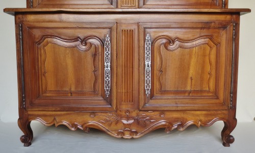 Buffet deux corps en noyer, deuxième moitié du XVIIIe siècle - 