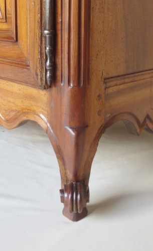 Antiquités - Buffet deux corps en noyer, deuxième moitié du XVIIIe siècle