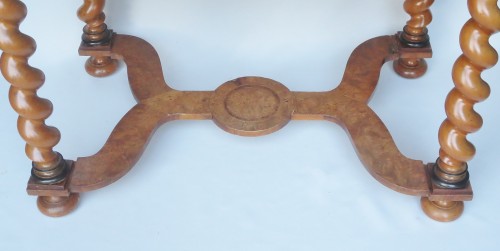 Table en bois blond, époque Napoléon III - Mobilier Style Napoléon III