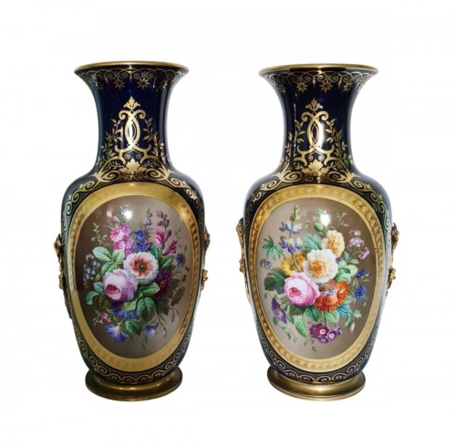Grande paire de vases en porcelaine vers 1840-1850
