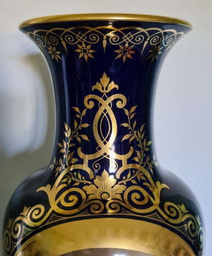 XIXe siècle - Grande paire de vases en porcelaine vers 1840-1850