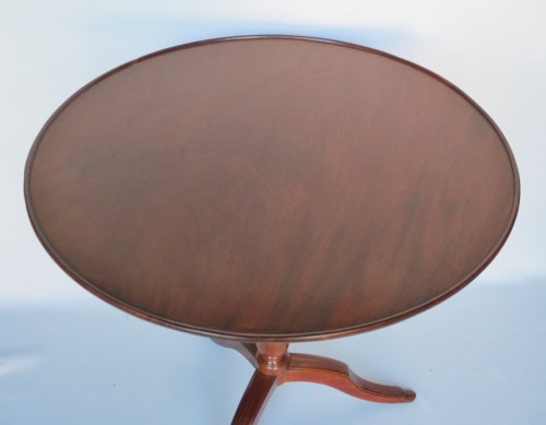 Mobilier Table & Guéridon - Guéridon en acajou massif, XVIIIe siècle