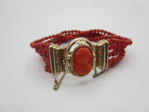 Antiquités - Bracelet en corail et vermeil, XIXe siècle