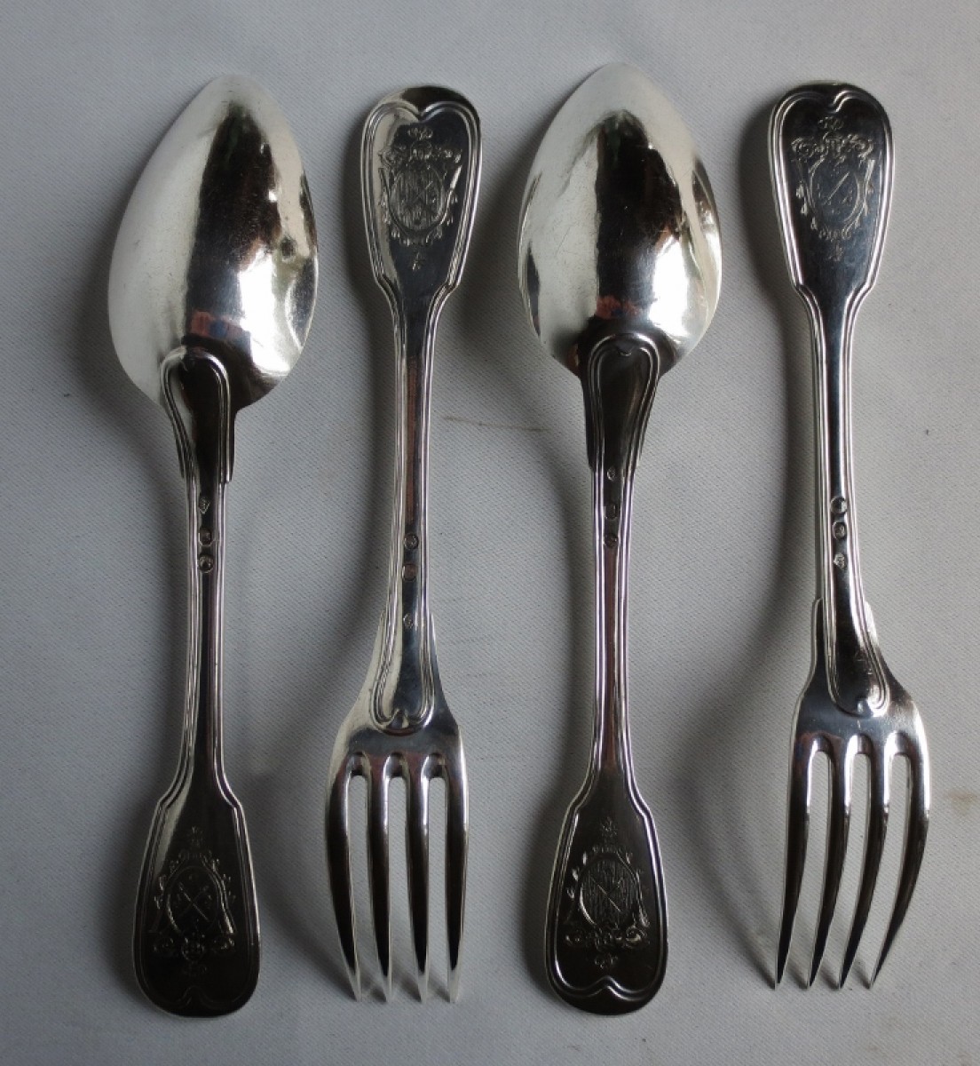 Ensemble de couverts en argent massif, XIXe siècle N.73101