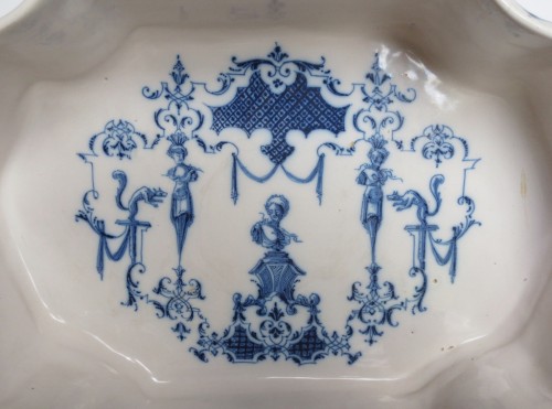 Céramiques, Porcelaines  - Bassin en faïence de Moustiers, début XVIIIe siècle