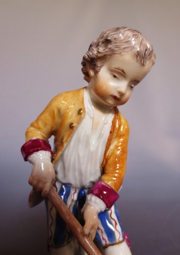 Antiquités - le petit jardinier, porcelaine de Meissen XVIIIe siècle