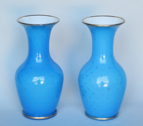 Verrerie, Cristallerie  - Vases en opaline d' époque Restauration
