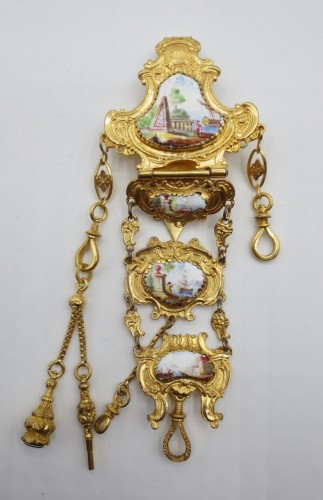 Objets de Vitrine Boite & Nécessaire - Châtelaine en pomponne du milieu du XVIIIe siècle