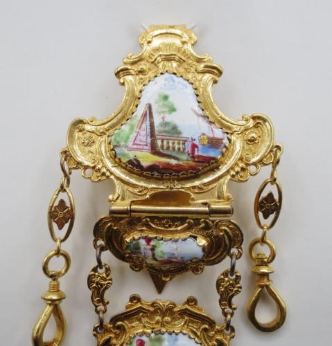 Châtelaine en pomponne du milieu du XVIIIe siècle - Louis XV