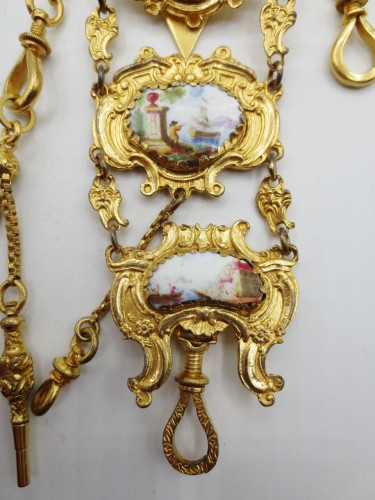 Antiquités - Châtelaine en pomponne du milieu du XVIIIe siècle