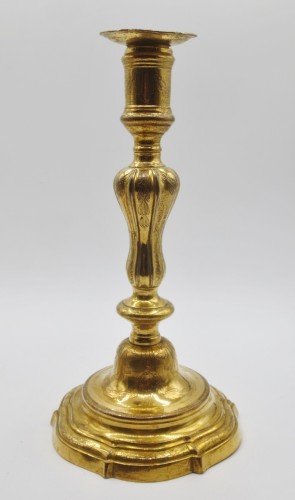 Luminaires Bougeoirs et Chandeliers - Paire de flambeaux e bronze doré, XVIIIe siècle