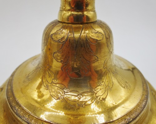 Antiquités - Paire de flambeaux e bronze doré, XVIIIe siècle