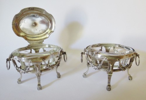 Saleron et poivrière couverte, époque Louis XVI - Argenterie et Orfèvrerie Style Louis XVI