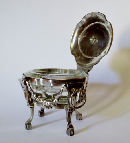 XVIIIe siècle - Saleron et poivrière couverte, époque Louis XVI