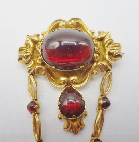 Gold and garnet brooch, mid 19th century - 