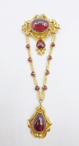19th century - Gold and garnet brooch, mid 19th century