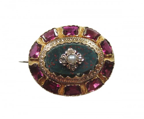 Gold brooch with blood jasper, diamonds and pearls from the Napoleon III period