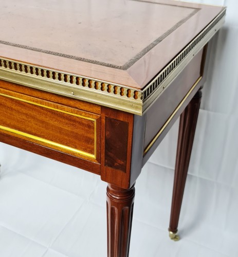 XVIIIe siècle - Bureau de dame d’époque Louis XVI