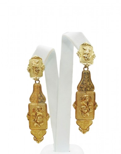 Boucles d'oreilles en or, vers 1830