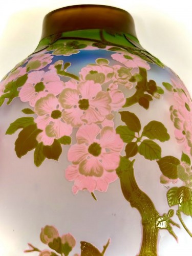 Antiquités - Emile Gallé - Important vase "Fleurs de Pommiers du Japon"