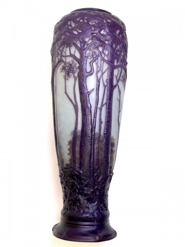 Verrerie, Cristallerie  - Daum Grand - Vase Soufflé-Moulé Art nouveau Paysage Forestier à l'Aube