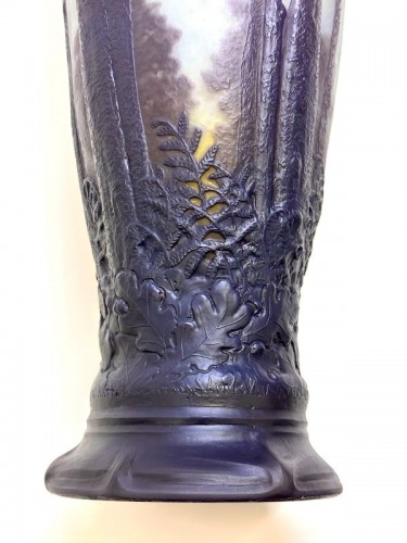Daum Grand - Vase Soufflé-Moulé Art nouveau Paysage Forestier à l'Aube - Art nouveau