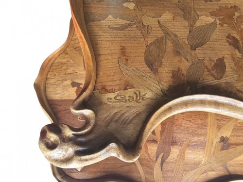 XIXe siècle - Emile Gallé - Table à thé Art nouveau "Paysage lacustre aux Iris"