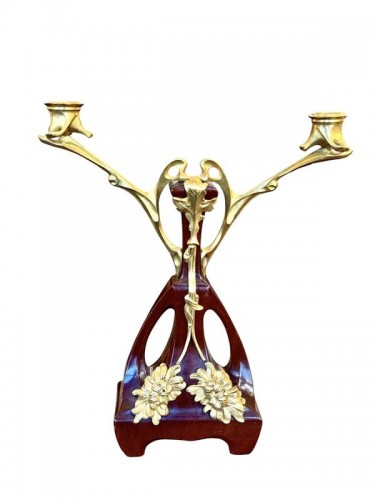 XXe siècle - Ensemble pendule et bougeoirs Art nouveau "Chrysanthèmes"