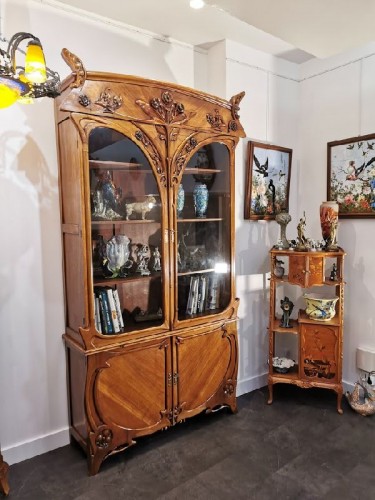 Vitrine Art Nouveau en noyer - Ecole de Nancy - Mobilier Style Art nouveau