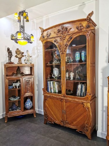 Mobilier Bibliothéque, vitrine - Vitrine Art Nouveau en noyer - Ecole de Nancy