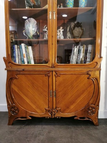 Vitrine Art Nouveau en noyer - Ecole de Nancy - Art nouveau