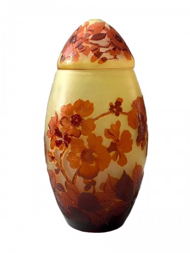 Emile Gallé - Art Nouveau covered vase "Aux Roses