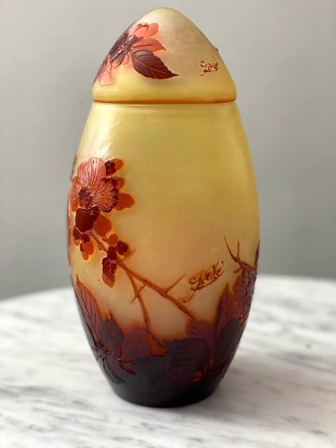 Emile Gallé - Vase couvert Art Nouveau Aux Roses - Verrerie, Cristallerie Style Art nouveau