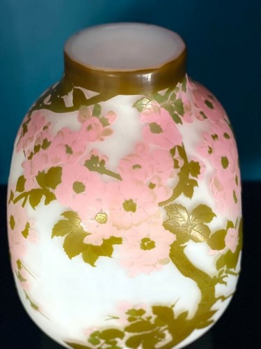Antiquités - Emile Gallé - Vase Art nouveau "Fleurs de pommiers du Japon"