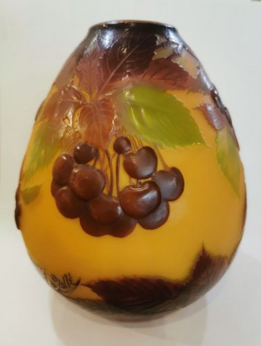 20th century - Emile Gallé - Art nouveau blown-molded vase &quot;Aux Cerises