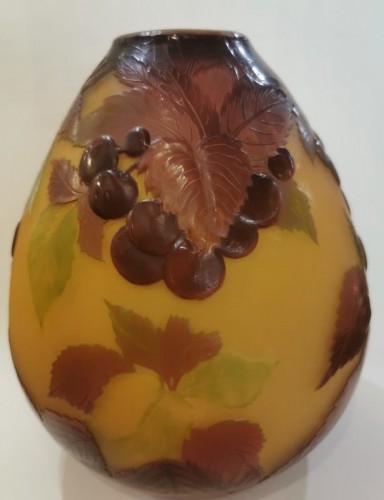 Antiquités - Emile Gallé - Art nouveau blown-molded vase &quot;Aux Cerises