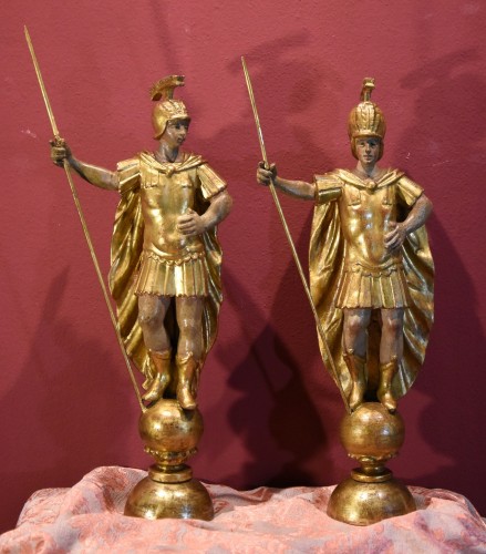 Paire de soldats romains en bois doré - Rome XVIIIe siècle - Sculpture Style Louis XIV